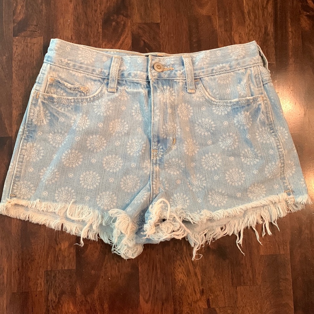 EUC Hollister short-short high rise denim shorts, size 3, excellent used…